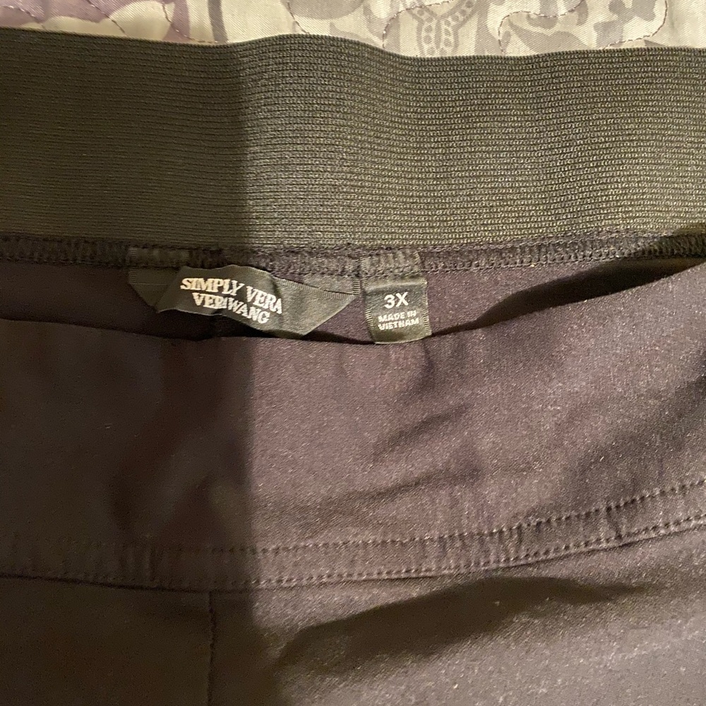 Simply Vera Vera Wang Black Capri